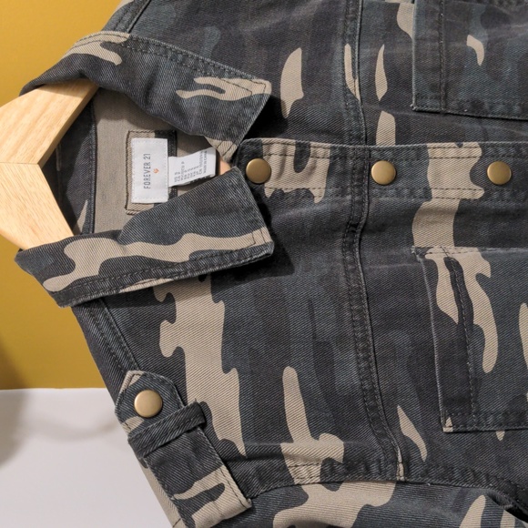 Forever 21 Camo Shirt/Jacket - Picture 3 of 5